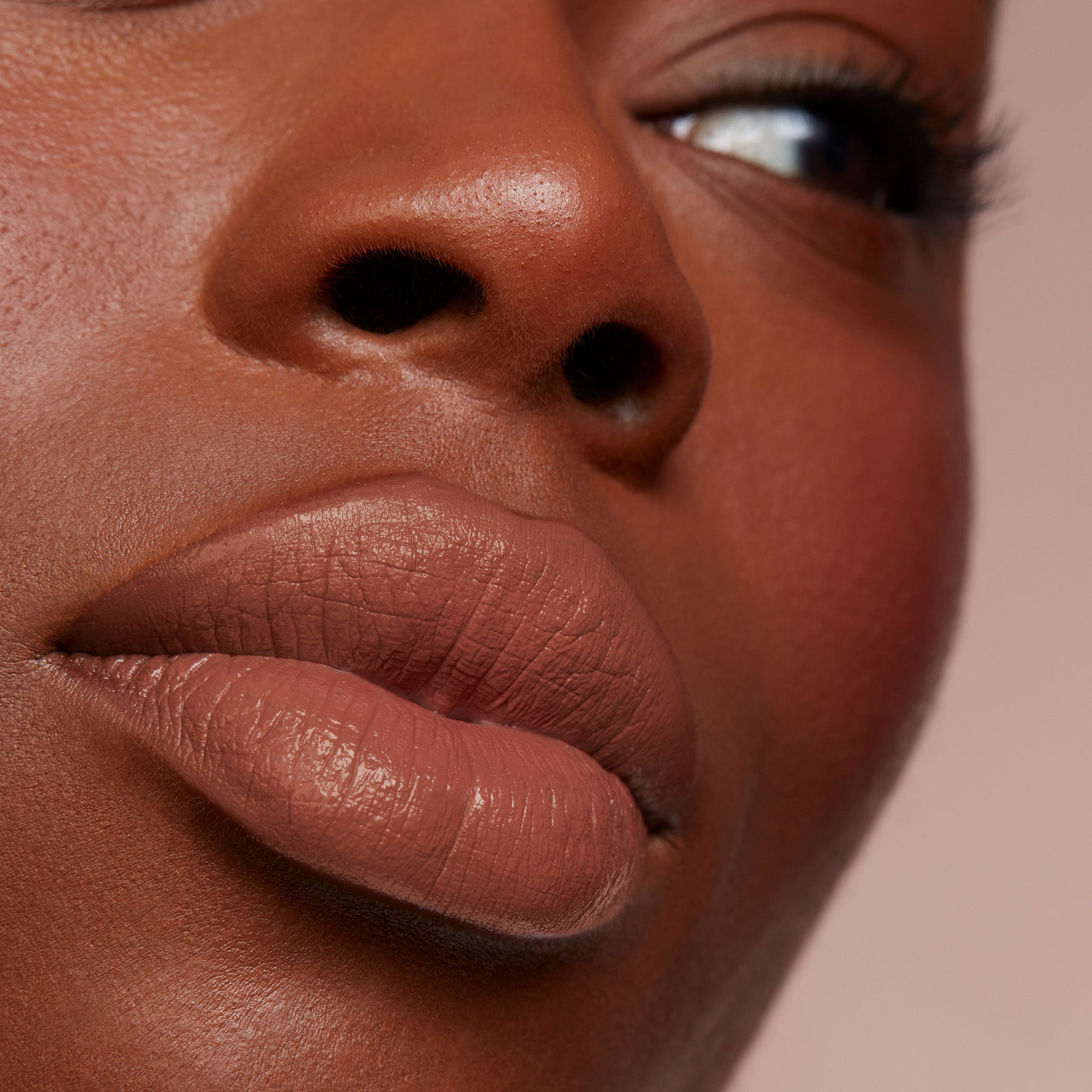 #color_She's Confident (Rose Beige)